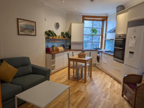 Cozy 2 double bedroom flat in the heart of Leith